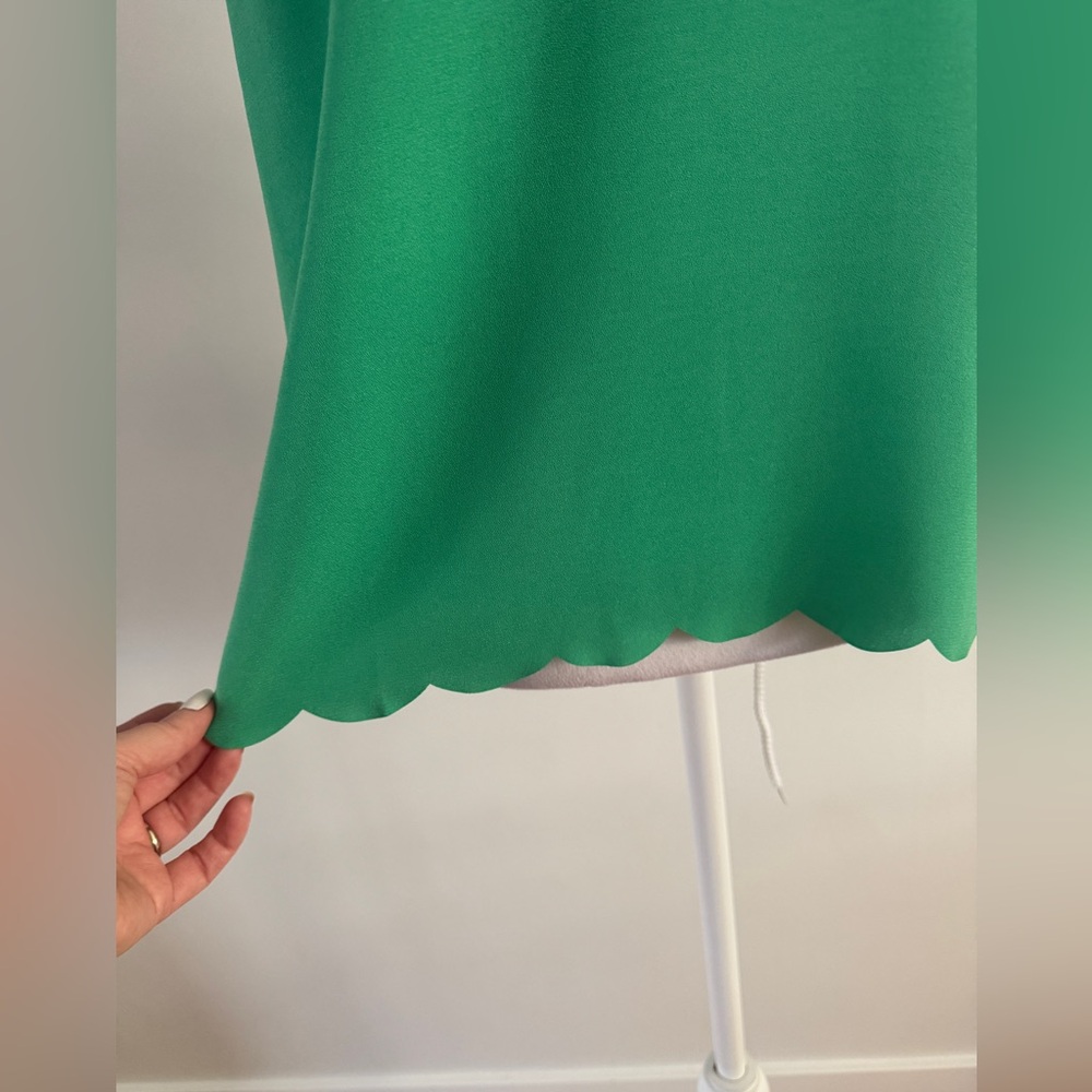 New! HALOGEN Green Scalloped Camisole Top medium - Picture 3 of 8